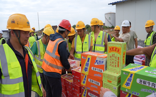 公司工會慰問市政工程公司海綿城市項目施工人員